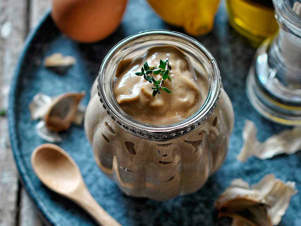  SALSA DE QUESO CON AJO NEGRO
